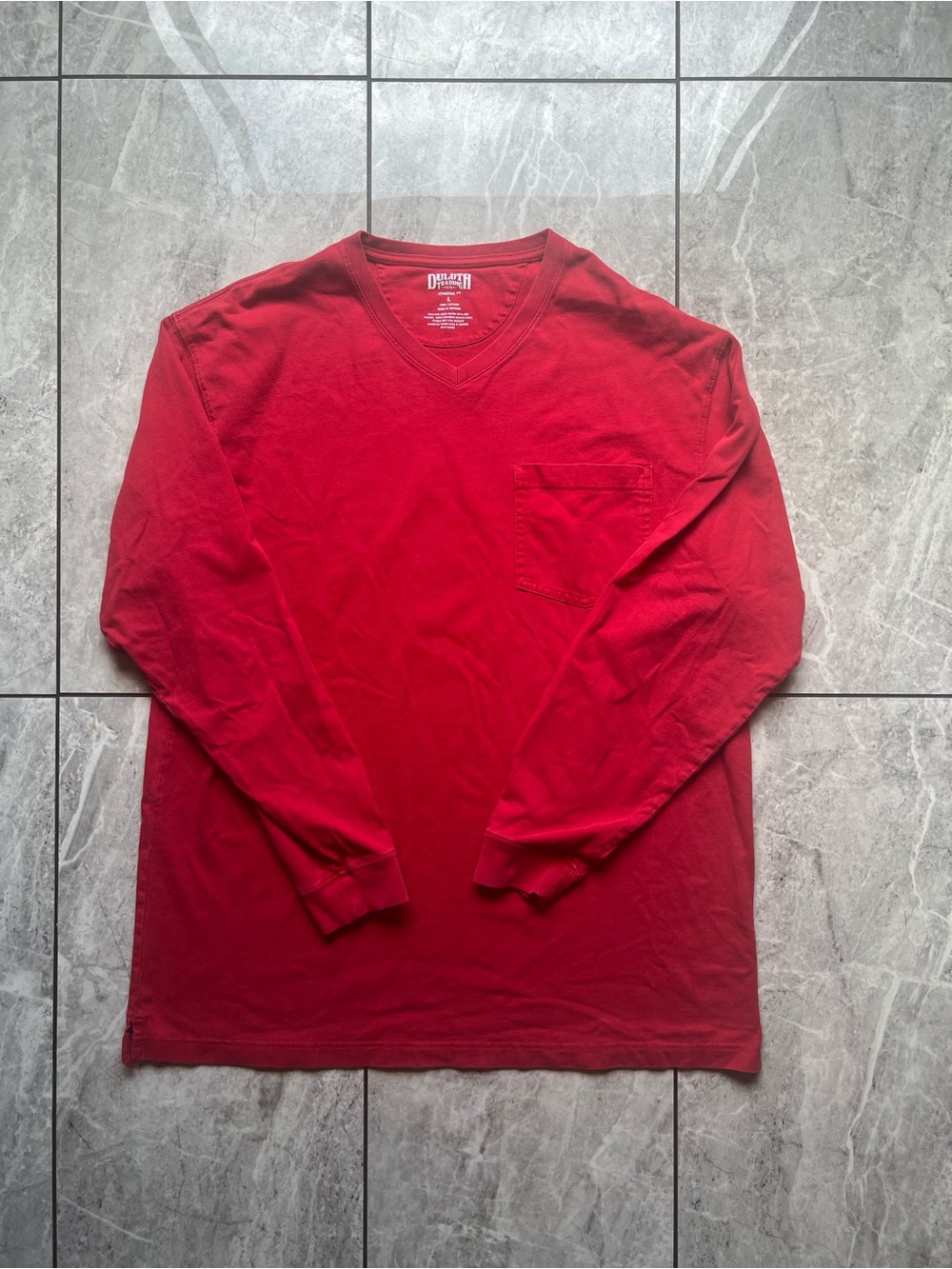Duluth Trading Co Longtail T Shirt Mens Large Red L/S 100%Cotton V-Neck Pocket L